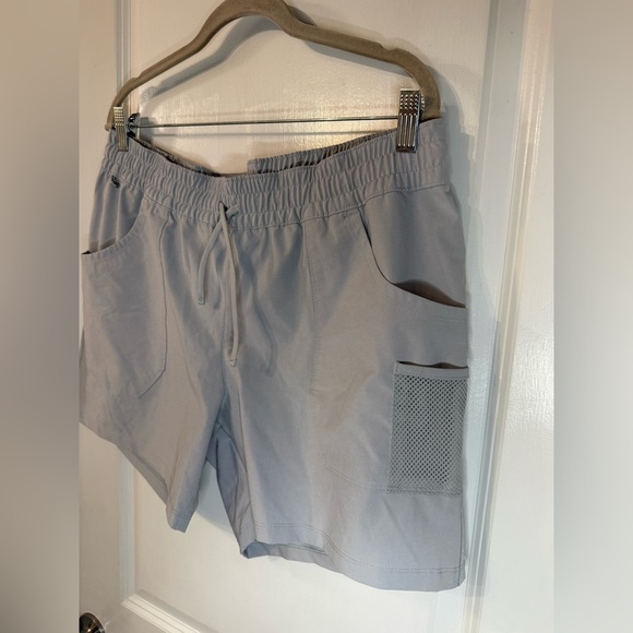 Columbia Women’s PFG Gray Tamiani Pull-On Shorts - Size Large - Picture 2 of 5